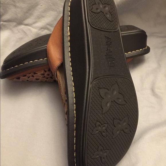 NEW ALEGRIA TAN LEATHER CUTOUT MULES SZ 39/9 - Picture 5 of 5